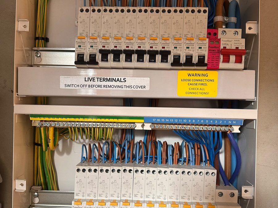 Double consumer unit installation